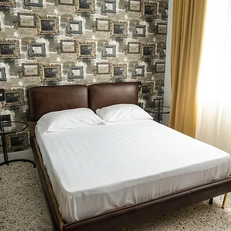 Palazzo Sebeto 4* Nápoles