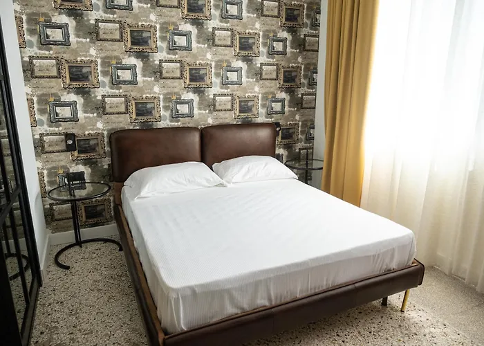 Palazzo Sebeto 4* Неаполь