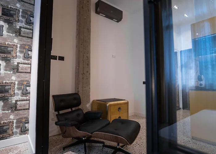 Palazzo Sebeto Неаполь